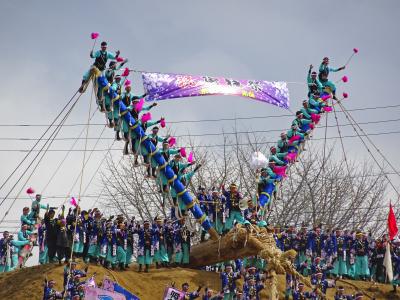 祭りだ，祭りだ！七年に一度 『諏訪大社の御柱祭』 ◇ 勇ましさと華やかさと～上社の“木落し”