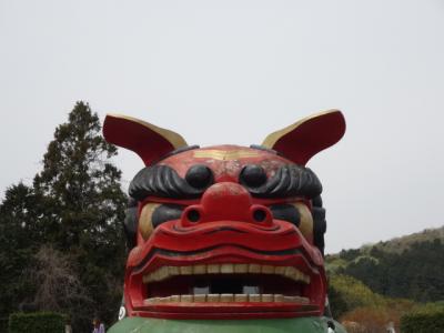 枝垂れ桜のトンネルくぐりたいと常陸風土記の丘に出かけるもちょっと早かった