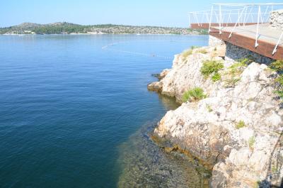 クロアチア旅行５　シベニクのビーチ。久しぶりの海水浴！