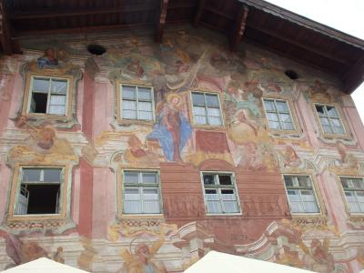 オーストリアのチロル＆エーアヴァルト、ドイツのバイエルンの旅　【５９】　ミッテンヴァルトの町中散歩で壁絵を堪能