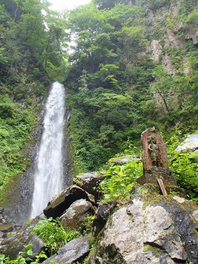 赤い滝　緑の滝　青い滝 入口から徒歩5分でこれはやばい…😍 📍赤目四十八滝 📮 三重県