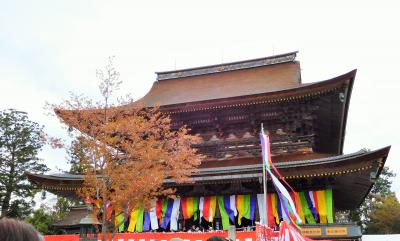 2016年　奈良桜めぐり　吉野山ハイキング　その３　中千本・金峯山寺蔵王堂では花供懺法要会がありました