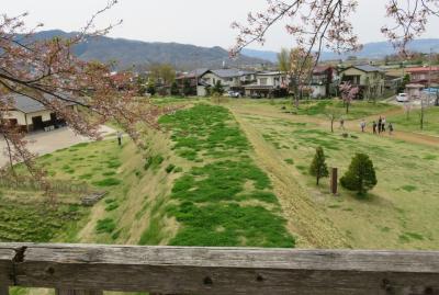 2016春、信州の桜と城(25/28)：4月16日(11)：松代城(3)：土塁、城門、松代城下町