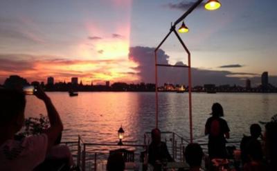 メコン川クルーズと夕日