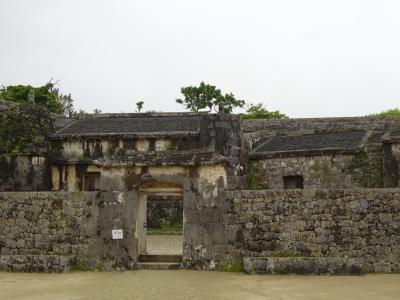 王家の石造りの巨大墓・玉陵(たまうどぅん)は世界遺産★〈6〉★沖縄本土満喫4泊5日の旅