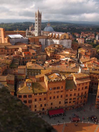 シエナ　世界遺産に　世界一美しいカンポ広場　しかし　今年は　寒い　４月だー１６年　ITALY周遊（８）　