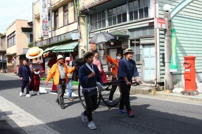 ローカルな明智鉄道のグルメ列車に乗って、おんさい祭りで賑わう大正村でサプライズもあって♪