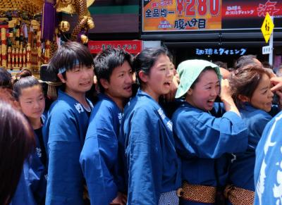 熱気あふれる、、浅草　三社まつり　下