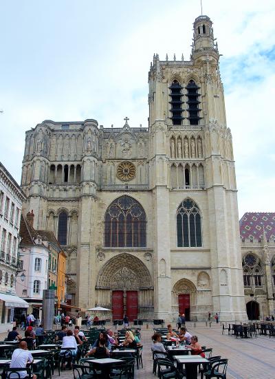 ツール・ド・エウロパ 2015　フランス編 55　もうあと少しでイル・ド・フランス・・・フランスで最初の「ゴシックの大聖堂」のある町 (サンス)。