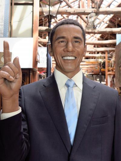 福山-6　福山自動車時計博物館ｃ　蝋人形　☆オバマ大統領？にご面会