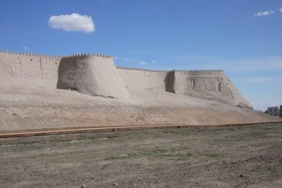 シルクロードのオアシス国家ヒバ（ウズベキスタン）で「ヒバの女王」を訪ねて、、はたして会えたかな。