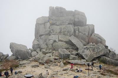 金峰山・瑞牆山　富士見平でテント泊　しゃくなげがイイ感じ