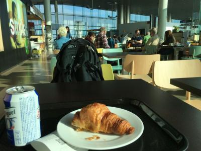 サンティアゴ・デ・コンポステーラ空港で朝食を
