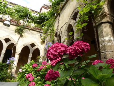夏の優雅な南イタリア周遊旅行♪　Vol18(第2日)　☆Sorrento：ソレントの「タッソ広場」からの渓谷♪「Chiesa di San Francesco」の美しいキオストロ♪
