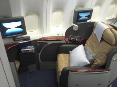 チャイナエアライン（中華航空） B747-400 ビジネスクラス（ファーストクラス座席）搭乗記・台北-ホーチミン(CI781) / Review : China Airlines B747-400 First Class seat operated as Business Class Taipei-Ho Chi Minh City
