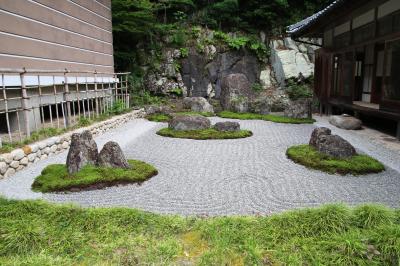 聖徳太子が馬を繋いだ伝説のある御都繖山石馬寺