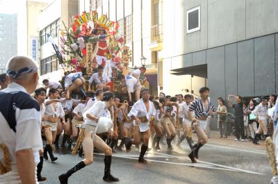 これぞ日本の祭り　博多祇園山笠！男の祭り！いいえ親子家族絆の祭りです！３ 追い山前日の博多の街は・・・　　