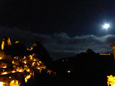 夏の優雅な南イタリア周遊旅行♪　Vol173(第9日)　☆Castelmezzano：美しき村「カステルメッツァーノ」　満月と夜景の幻想的な競演♪
