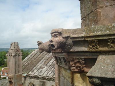 メルローズ修道院Melrose Abbeyでメンデルスゾーンがスケッチしたガーゴイルの背景を撮る