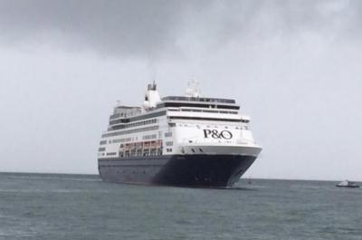 クルーズの到着