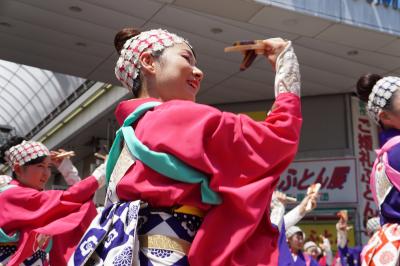 高知よさこい祭りと炎天下市内散策の旅（一日目）～二日間のよさこい三昧は帯屋町商店街から。大音量の地方車を先頭に、活きのいい踊り手が鳴子両手にヨー踊る。人生をこじゃんと楽しむ高知の気風の象徴です～