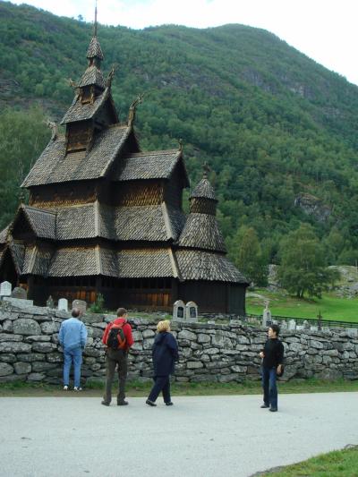 ボルグンスタ−ヴ教会・・・オスロからラールダールヘ・・北欧４カ国の旅