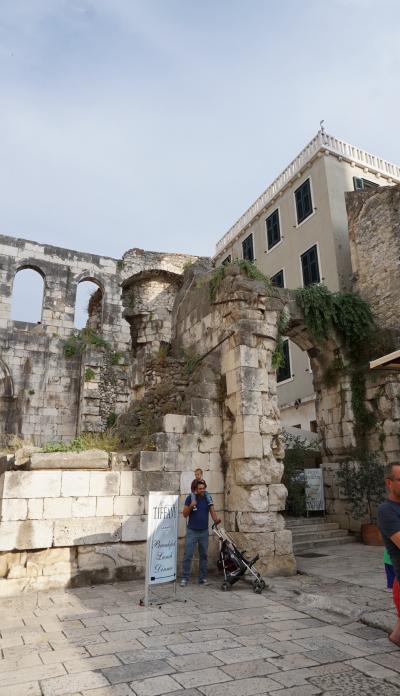 夫とザグレブ集合ドブロ解散！絶景＆食べ歩きクロアチアvol.3【スプリット＆トロギール】