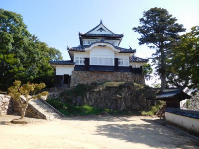 天空の城とベンガラの町