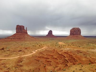 レンタカーでグランドサークル巡り② モニュメントバレー1泊2日 ～レンタカーでバレードライブ＆フォレストガンプポイントへ～