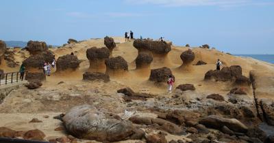 台湾の北端「野柳地質公園」で奇岩を観る
