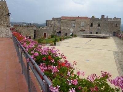 夏の優雅な南イタリア周遊旅行♪　Vol248(第13日)　☆Agropoli：美しいアグロポリ城「Castello di Angioino-Aragonese」　塔内や城壁内を優雅に歩く♪
