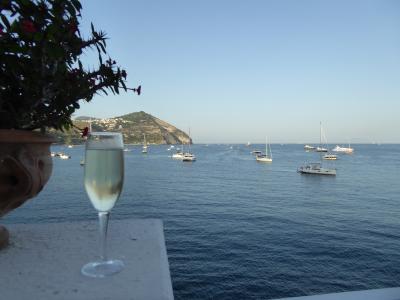 夏の優雅な南イタリア周遊旅行♪　Vol312(第16日)　☆Isola d'Ischia/S.Angelo：「Hotel Miramare Sea Resort」の優雅なアペリティフタイム♪