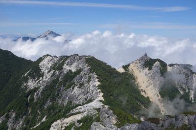 鳳凰三山　道迷いプチ滑落するも三山制覇