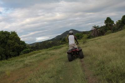 マダガスカル新婚旅行　クアッド（バギー）を初体験
