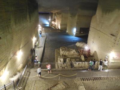 今にも地底人が這い出てきそうな雰囲気の大谷資料館に行ってきました