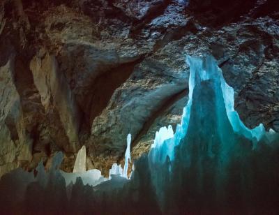 塩の洞窟の次は氷の洞窟へ　～クリッペンシュタインの大氷窟 とダッハシュタインの氷河遠望～