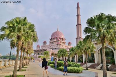 【マレーシア（プトラジャヤ）】近未来都市の美しすぎるモスク「Masjid Putra（プトラモスク）」