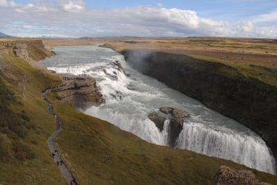 アイスランドの大自然を満喫！その３ ゴールデンサークルのグトルフォスの滝へ