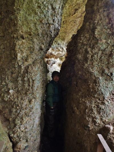 愛媛の割れ目・砥部の奇岩霊山と渓谷と鉱山遺構(割れ目シリーズ2)