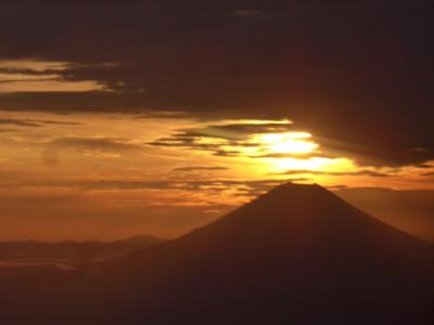 ただ今、JALで移動中(*^-^*)　　第二十四弾>>>>初の上空からの夕焼け富士山に感動！！(=^_^=)