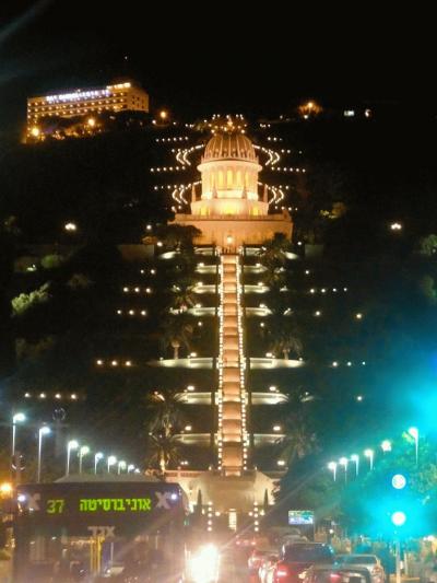 ハイファで３泊： 山中腹のバハーイー庭園は閉門5pm過ぎで入れずに残念