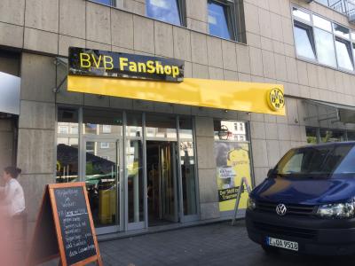 ケルンからドルトムントのBVB-Fanshopまで買い物に行きました♪