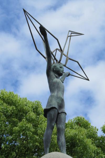 広島カープ優勝で賑わう街へ、広島城・平和公園原爆ドーム見学して、ついでに巌島神社へもネ!