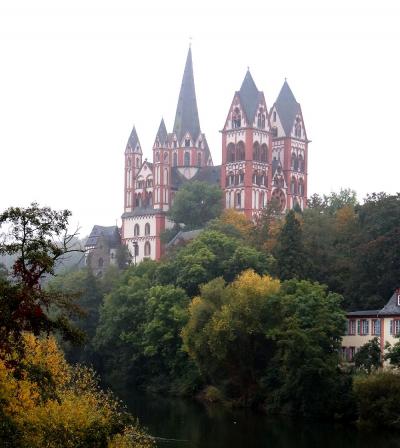 団塊夫婦のヨーロッパ紅葉を巡る旅2016：(1)かわいい大聖堂と木組みの町リンブルクへ