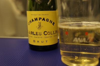 クリスマスのプレミアムクラスではシャンパンが提供されました