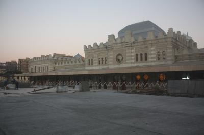 ヘイダル・アリエフ国際空港からバクー市内への道のりは一悶着あり、バクー駅構内は工事中でした。