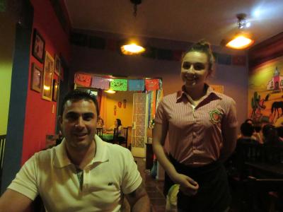 最終日の夕食はホテル前に在るメキシコ料理店で