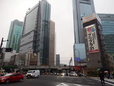 新虎通り〔環二通り〕交差点付近の風景