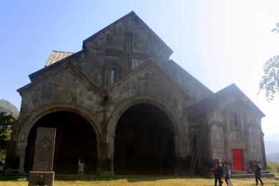 ハフパトとサナヒンの修道院群 ズヴァルトノッツ国際空港内にある郵便局は夜中でも営業していました。