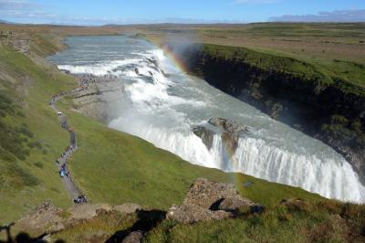 毎日が感動！火と氷の国、アイスランド6日間ドライブの旅　３日目：『ゴールデンサークル』②熱い？熱くない？間欠泉をかぶっちゃった！ゲイシール間欠泉とグトルフォスの滝